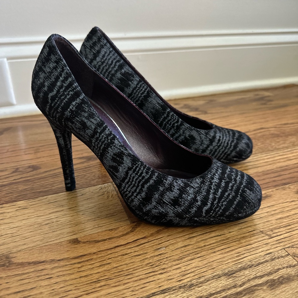 Stuart Weitzman Black And Gray Patterned Heels - image 1